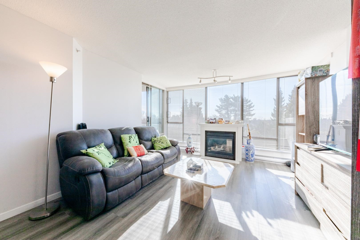 Breakfast Nook Photo of 708 8180 Granville Avenue, Richmond, BC