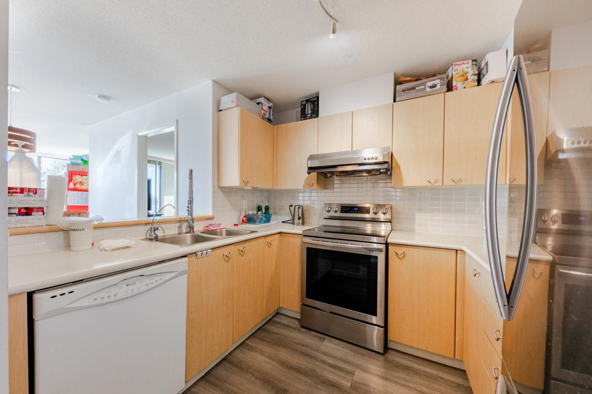 Guest Bathroom Photo of 708 8180 Granville Avenue, Richmond, BC