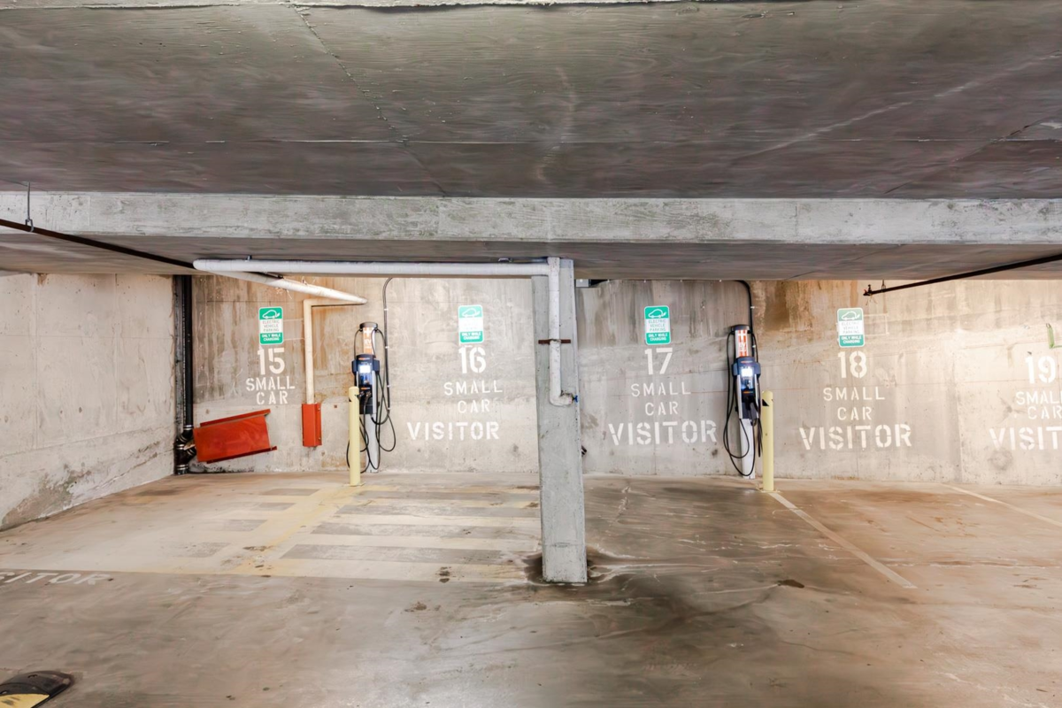 Hot Tub / Spa Photo of 708 8180 Granville Avenue, Richmond, BC