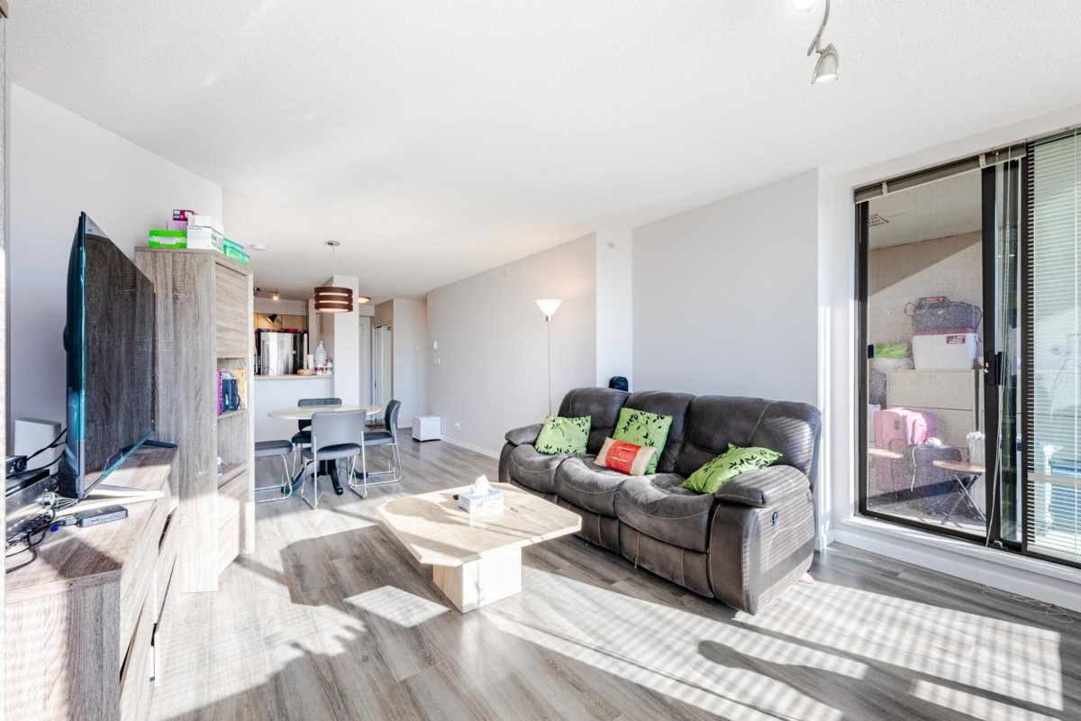 Kitchen Island Photo of 708 8180 Granville Avenue, Richmond, BC