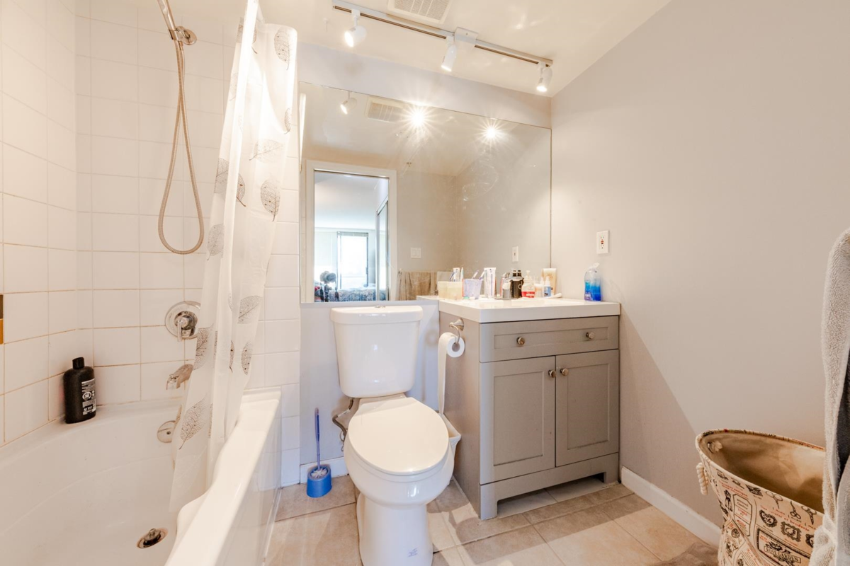 Laundry Room Photo of 708 8180 Granville Avenue, Richmond, BC