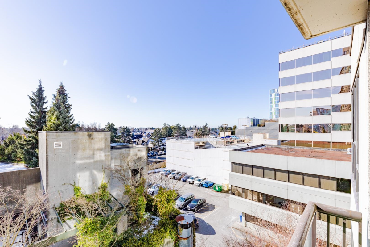 Outdoor Deck Photo of 708 8180 Granville Avenue, Richmond, BC