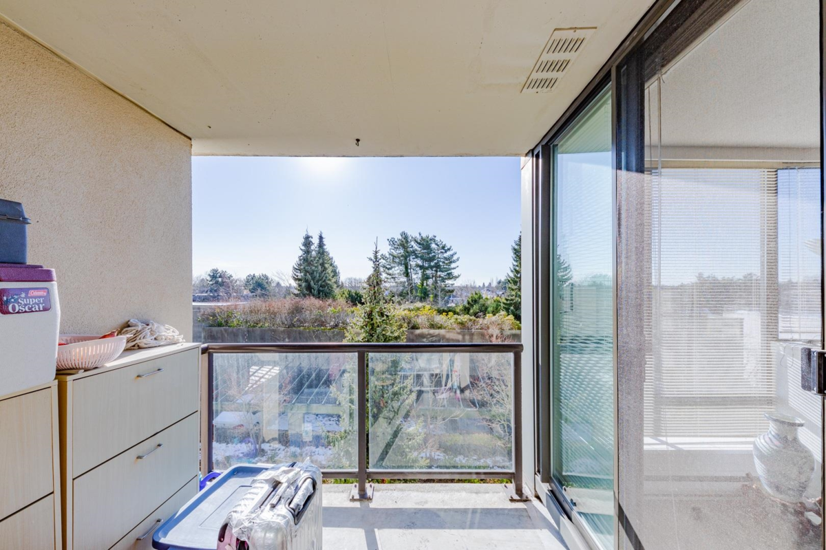 Staircase Photo of 708 8180 Granville Avenue, Richmond, BC