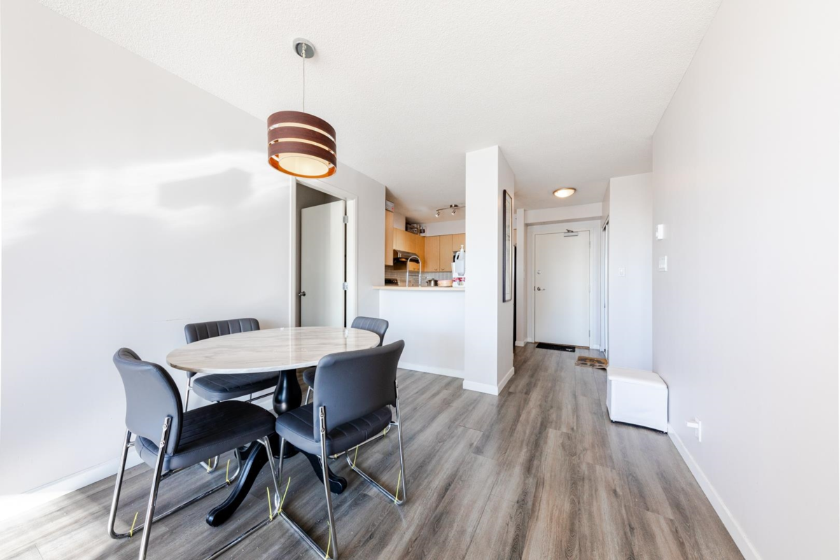 Walk-In Closet Photo of 708 8180 Granville Avenue, Richmond, BC