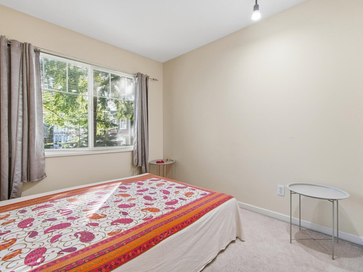 Bedroom 3 Photo of 3 2678 King George Boulevard, Surrey, BC
