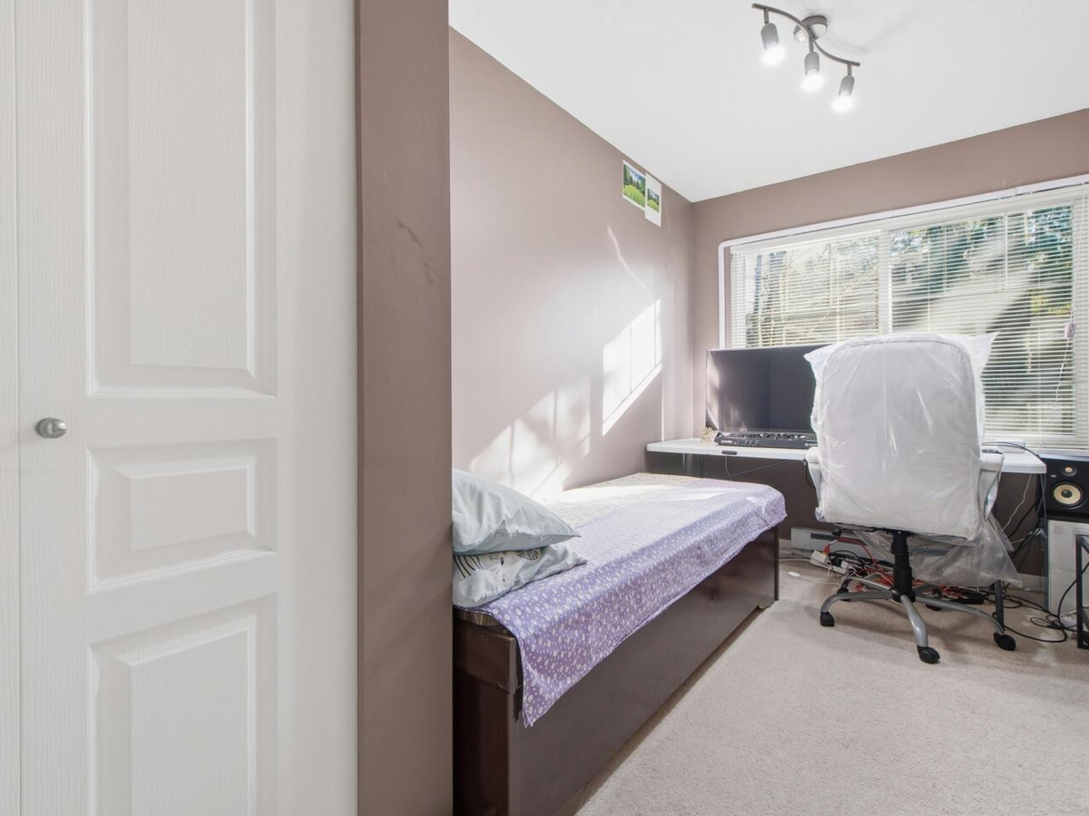 Bedroom 4 Photo of 3 2678 King George Boulevard, Surrey, BC