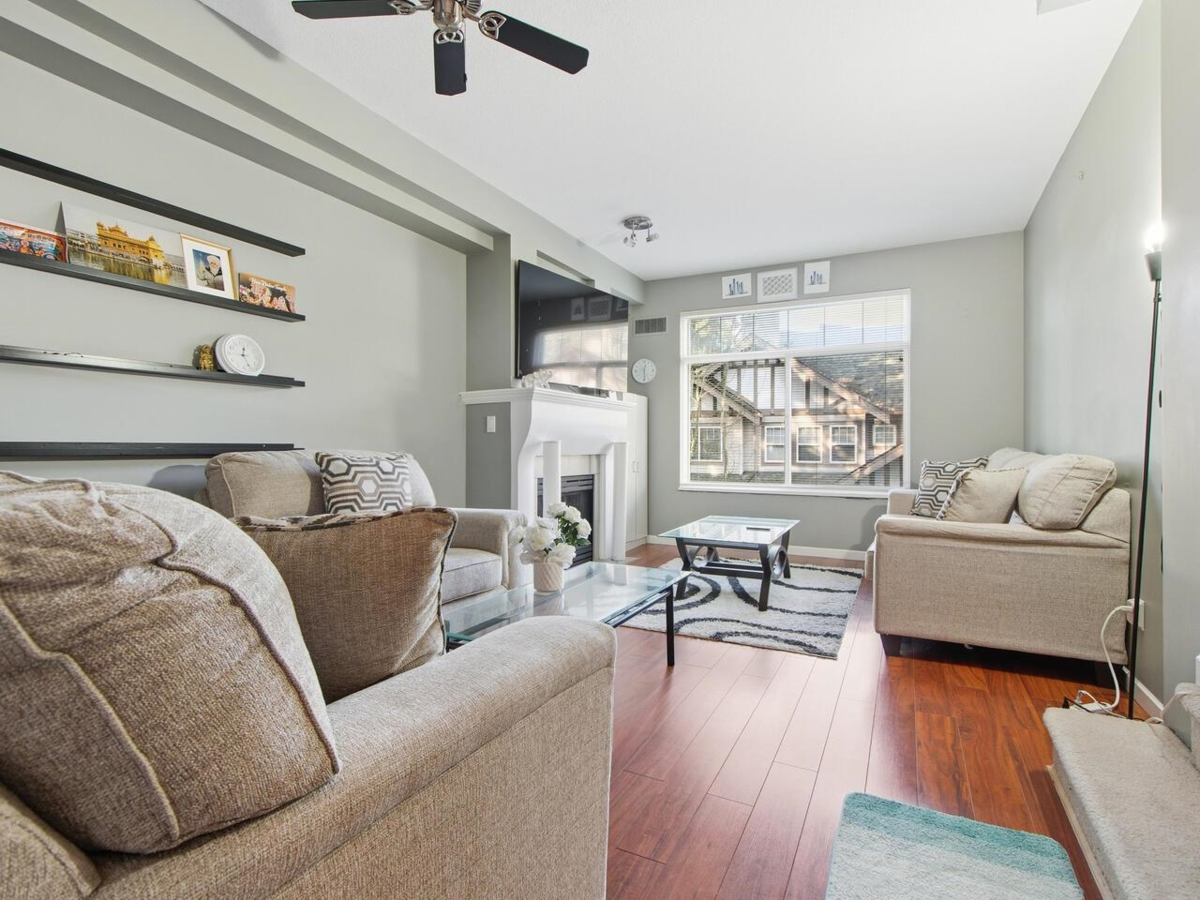 Breakfast Nook Photo of 3 2678 King George Boulevard, Surrey, BC