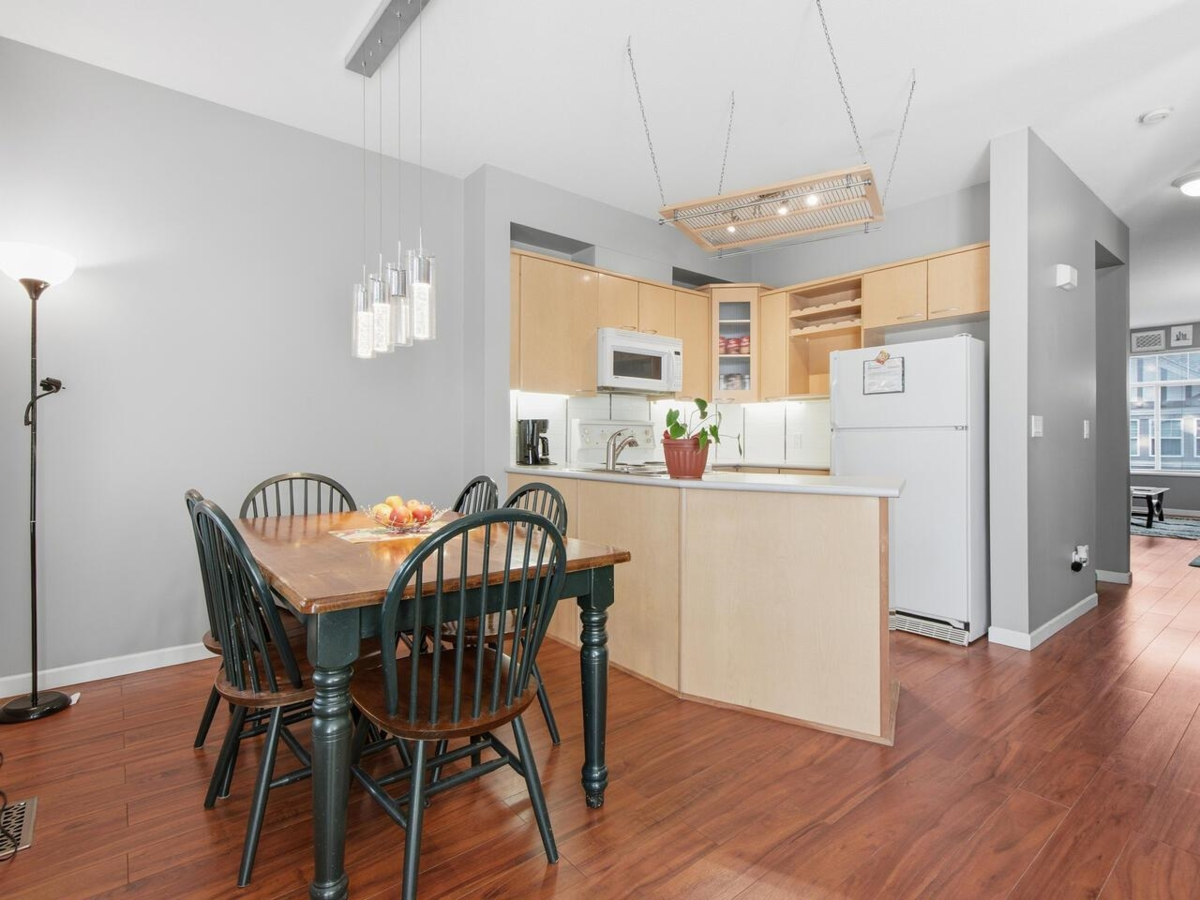 Dining Area Photo of 3 2678 King George Boulevard, Surrey, BC