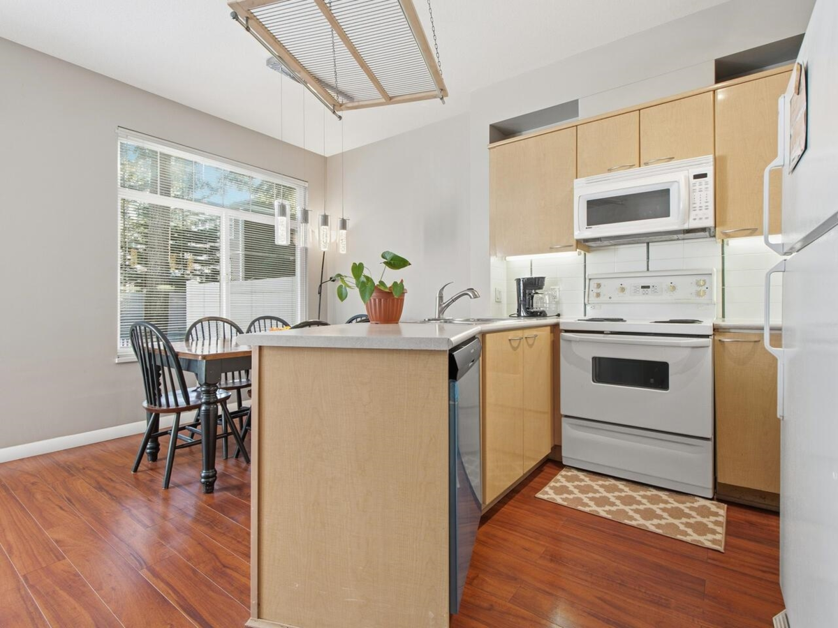 Family Room Photo of 3 2678 King George Boulevard, Surrey, BC