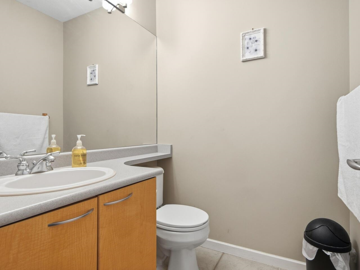 Guest Bathroom Photo of 3 2678 King George Boulevard, Surrey, BC