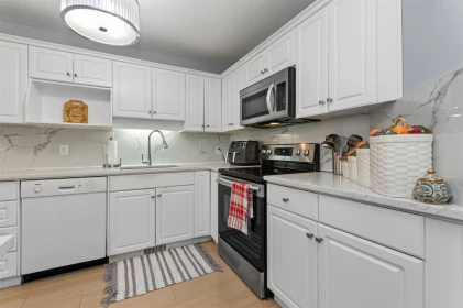 Walk-In Closet Photo of 122 5765 Vedder Road, Chilliwack, BC