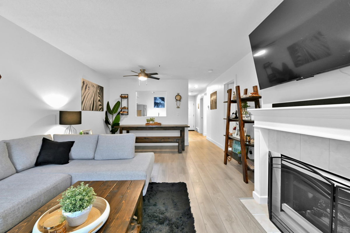 Dining Area Photo of 203 33165 2 Avenue, Mission, BC