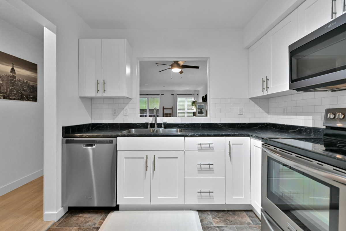 Primary Bathroom Photo of 203 33165 2 Avenue, Mission, BC