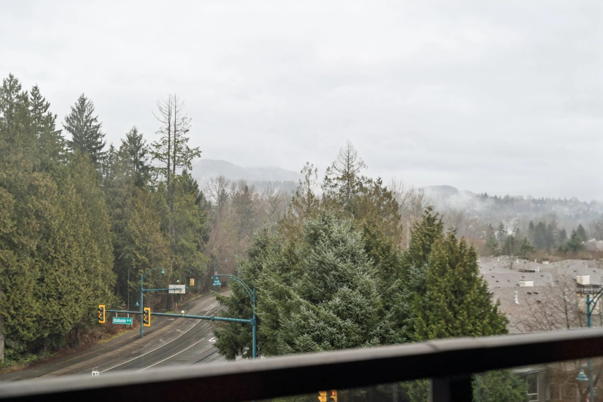 Breakfast Nook Photo of 420 55 Klahanie Drive, Port Moody, BC