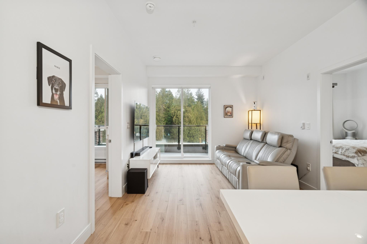 Kitchen Photo of 420 55 Klahanie Drive, Port Moody, BC