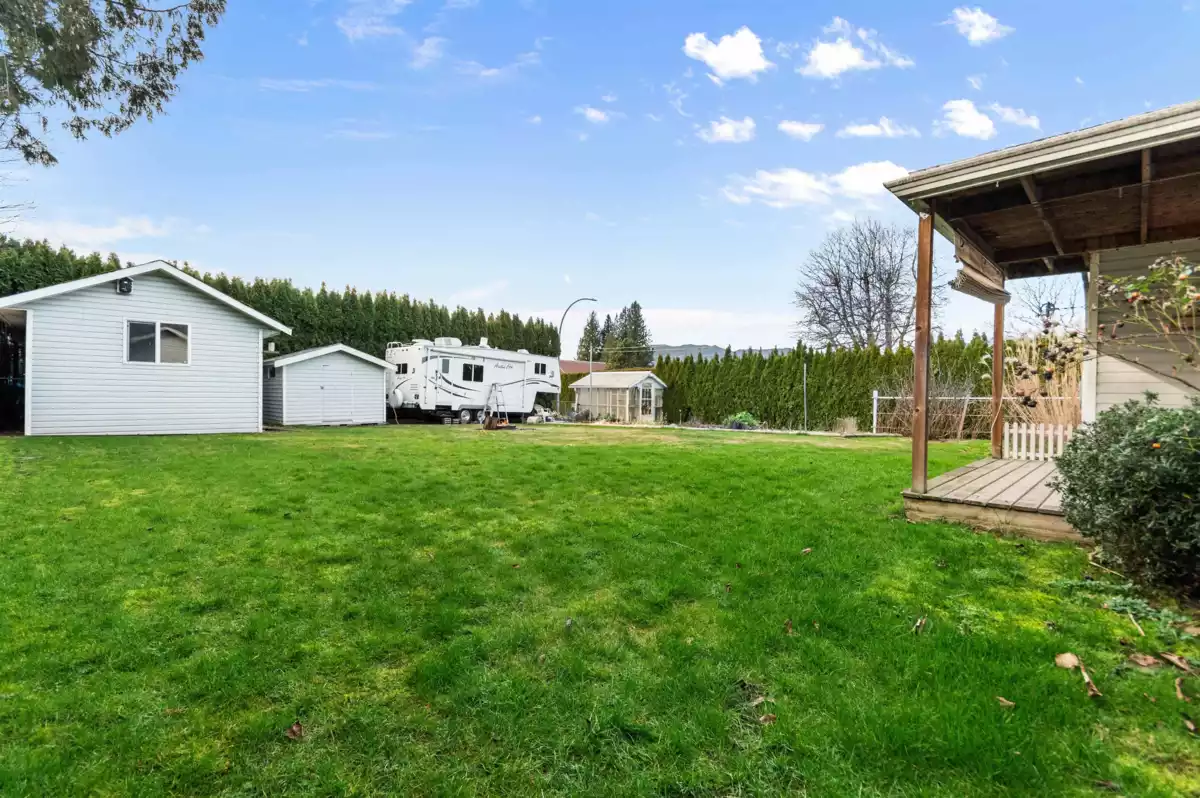 Garage Interior Photo of 10121 Nelson Road, Rosedale, BC
