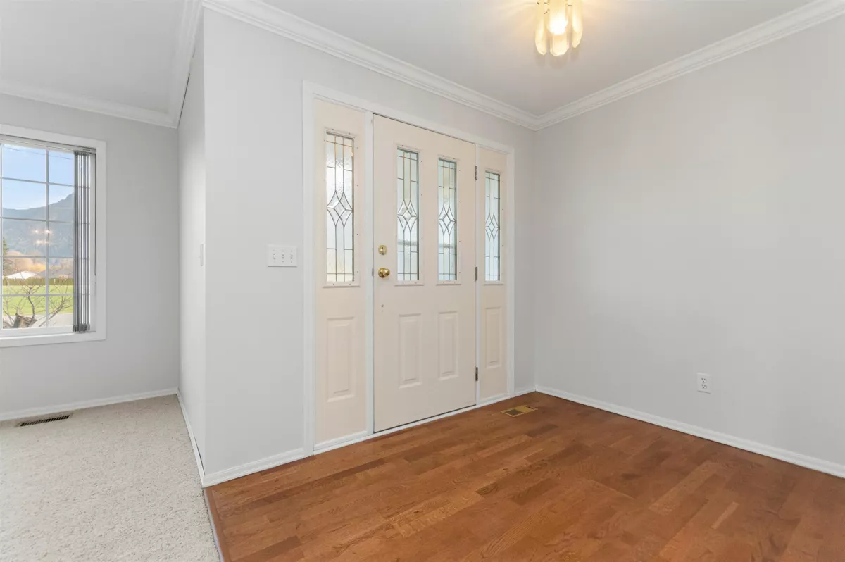 Living Room Photo of 10121 Nelson Road, Rosedale, BC