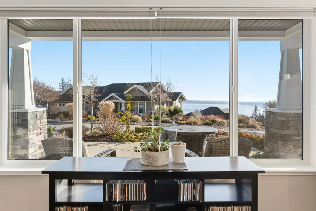 Breakfast Nook Photo of 5537 Peregrine Crescent, Sechelt, BC