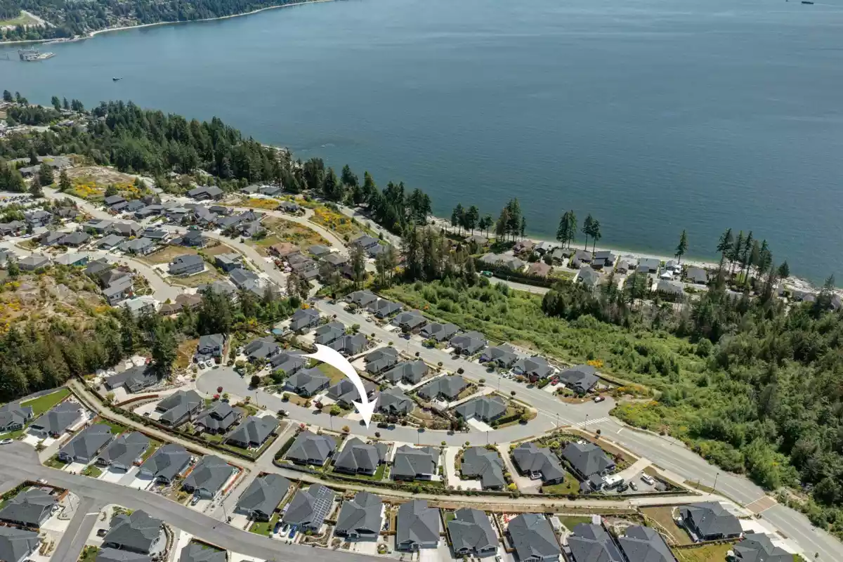 Living Room Photo of 5537 Peregrine Crescent, Sechelt, BC