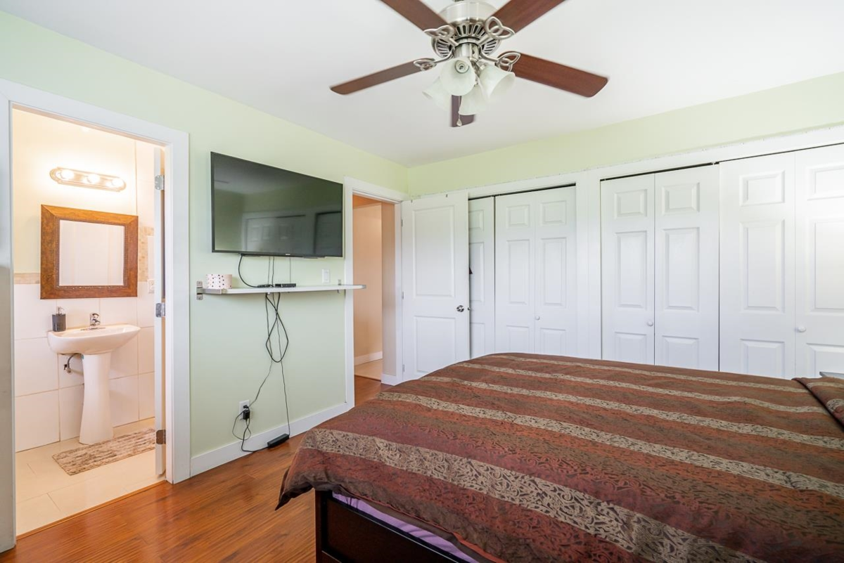 Powder Room Photo of 1247 Ewen Avenue, New Westminster, BC