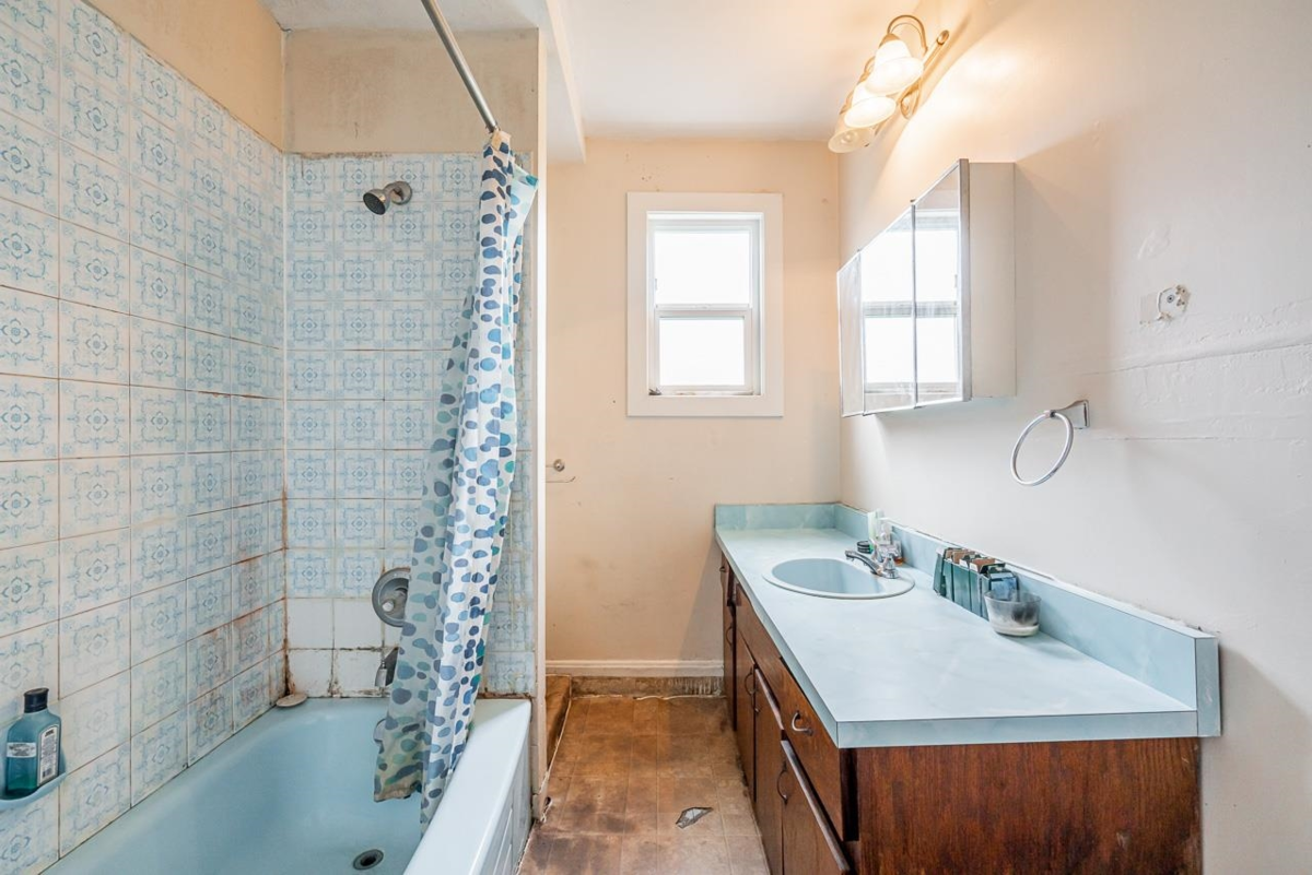 Swimming Pool Photo of 1247 Ewen Avenue, New Westminster, BC