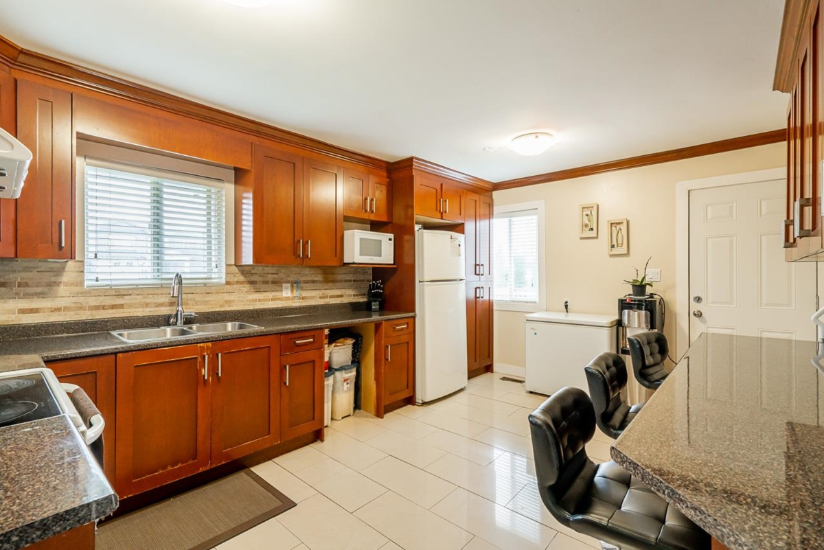 Walk-In Closet Photo of 1247 Ewen Avenue, New Westminster, BC