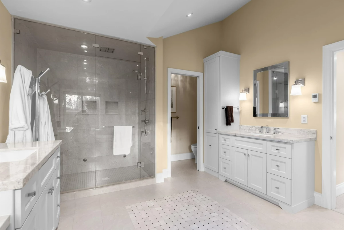 Hallway Photo of 9671 Heather Place, Richmond, BC