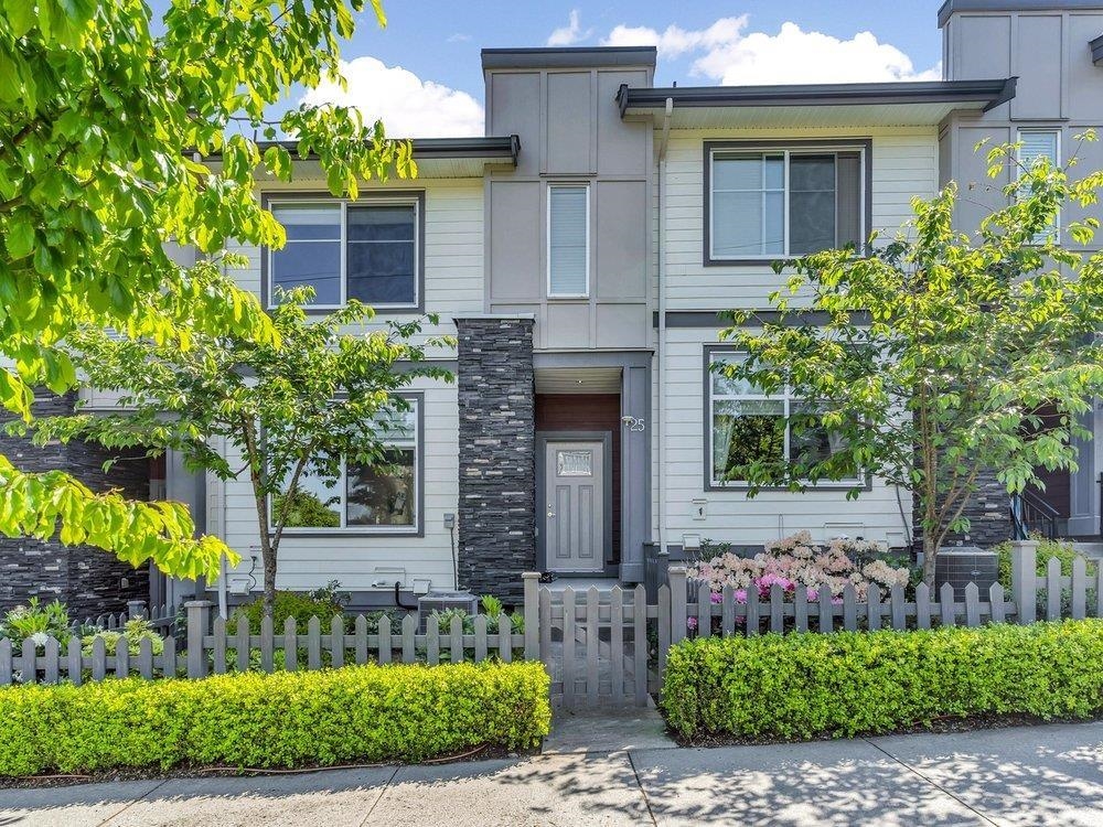Exterior Front Photo of 25 15633 Mountain View Drive, White Rock, BC