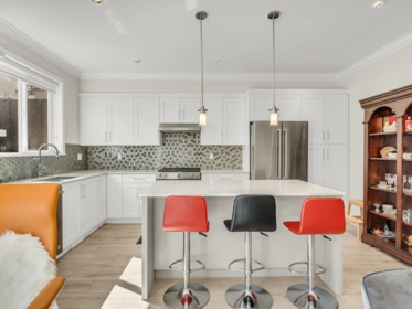 Kitchen Island Photo of 25 15633 Mountain View Drive, White Rock, BC