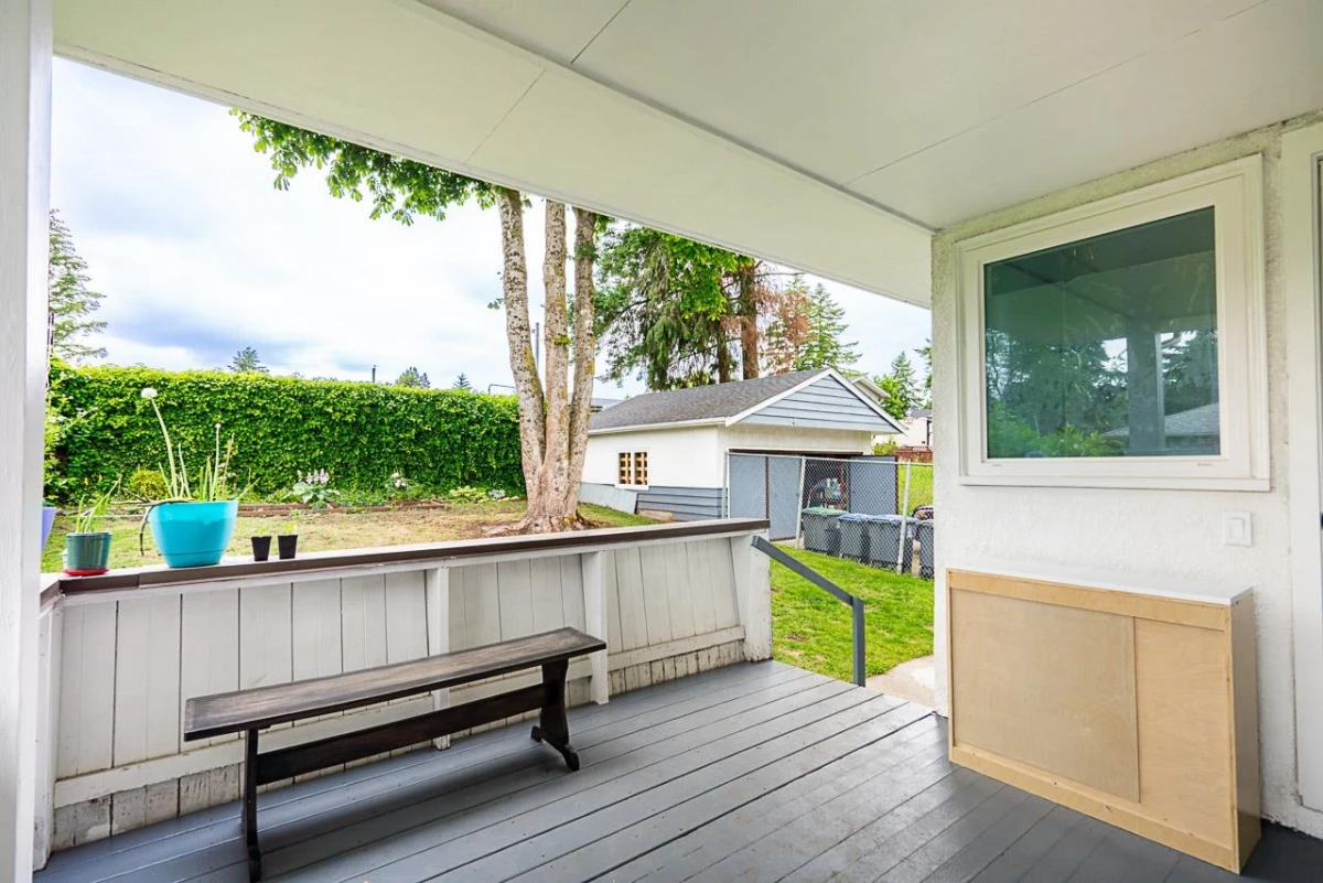 Powder Room Photo of 10875 143 Street, Surrey, BC