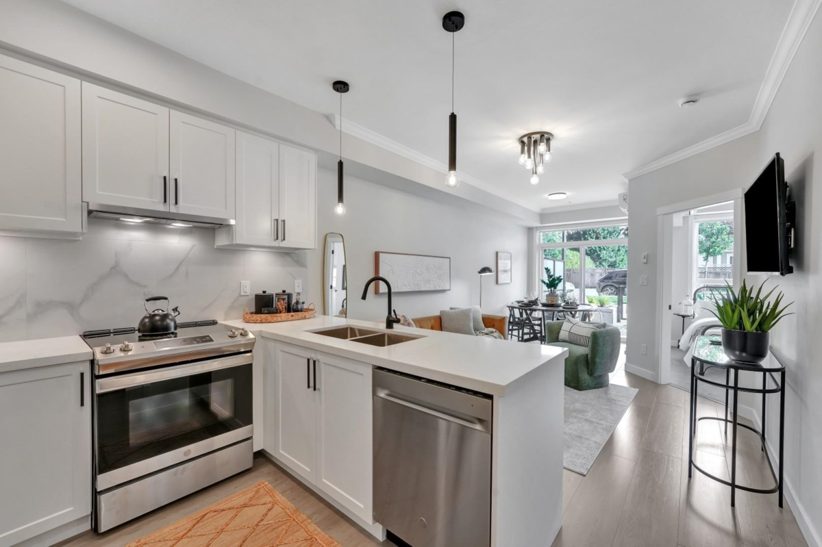 Walk-In Closet Photo of 506 12143 223 Street, Maple Ridge, BC