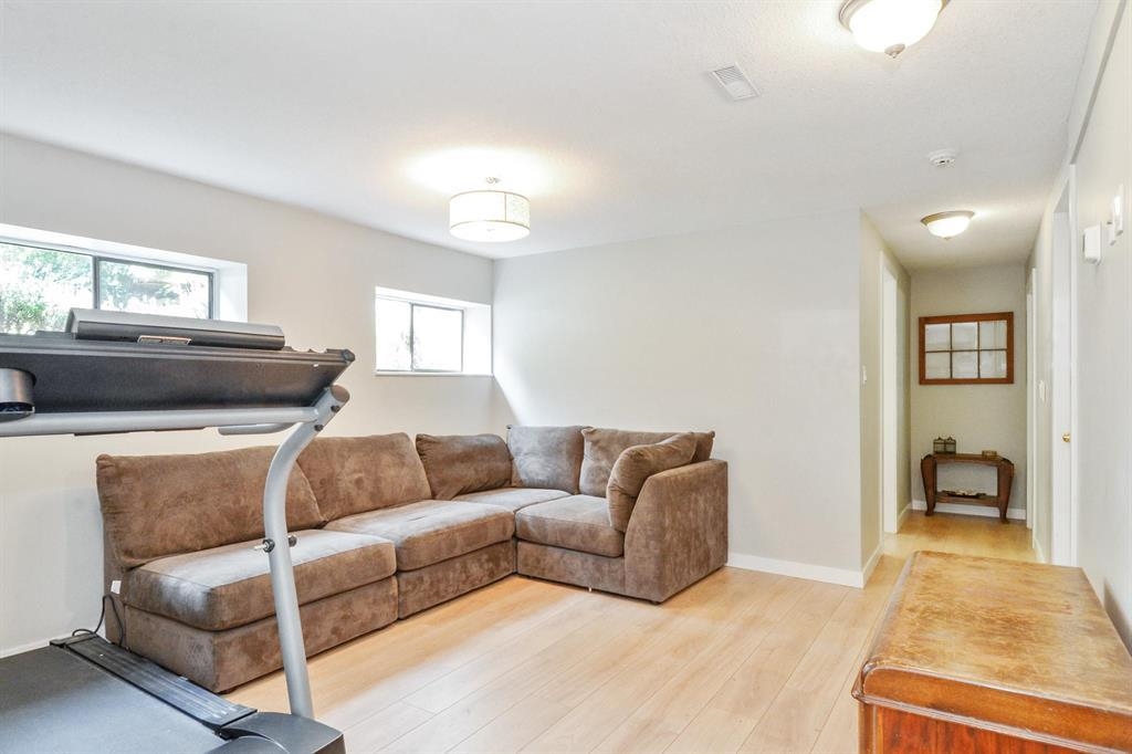 Guest Bathroom Photo of 1910 196 Street, Langley, BC