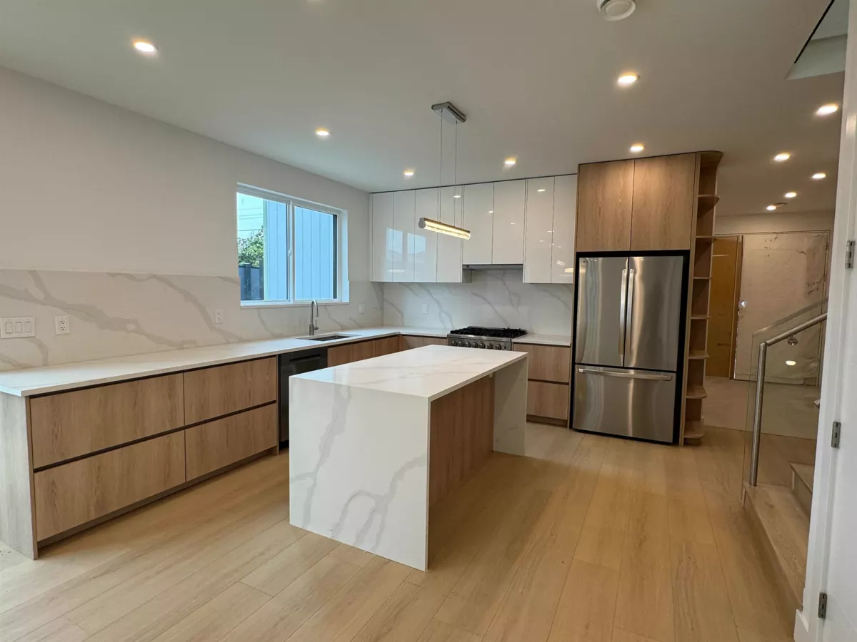 Living Room Photo of 967 52 A Street, Delta, BC