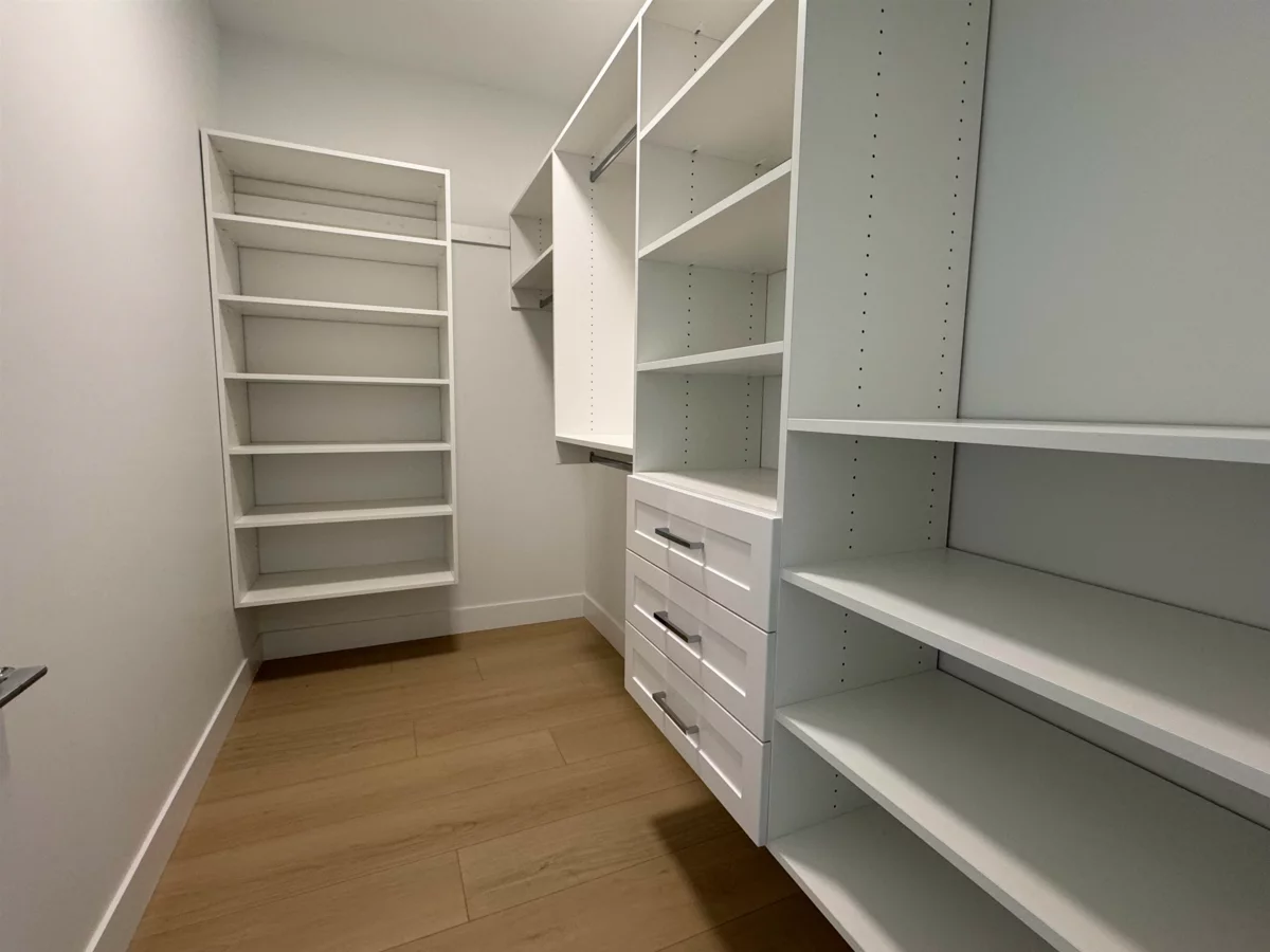 Primary Bathroom Photo of 967 52 A Street, Delta, BC