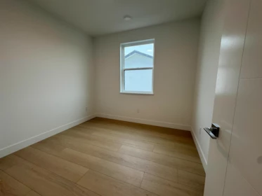 Powder Room Photo of 967 52 A Street, Delta, BC