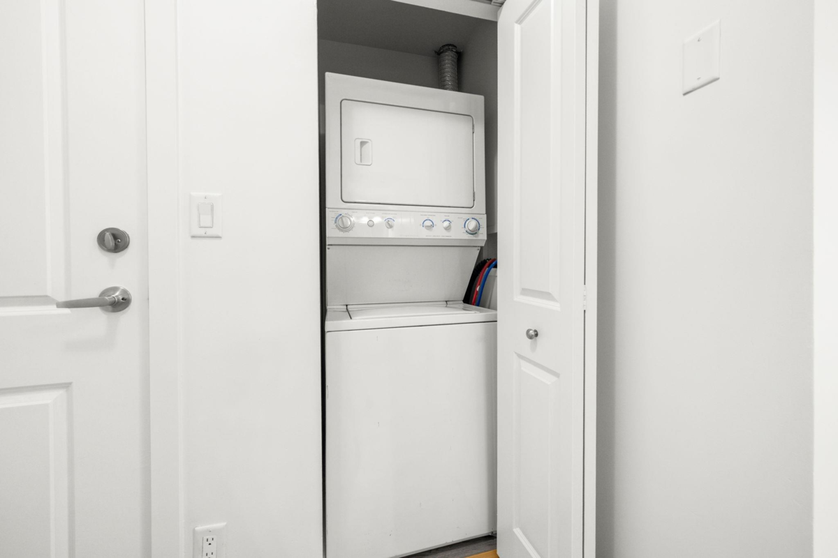 Entry Foyer Photo of PH8 688 E 17th Avenue, Vancouver, BC