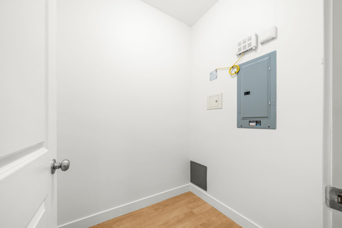 Laundry Room Photo of PH8 688 E 17th Avenue, Vancouver, BC