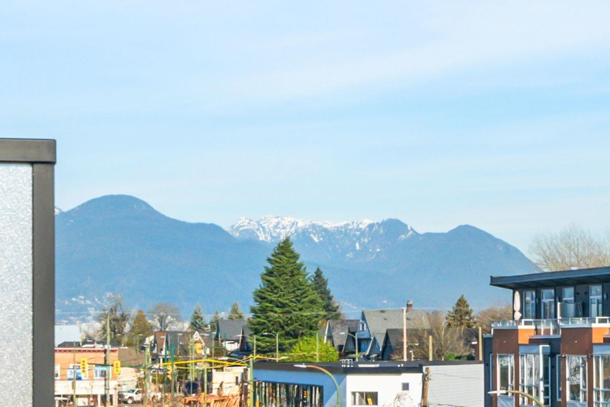 Swimming Pool Photo of PH8 688 E 17th Avenue, Vancouver, BC
