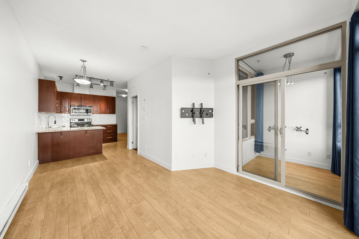 Walk-In Closet Photo of PH8 688 E 17th Avenue, Vancouver, BC