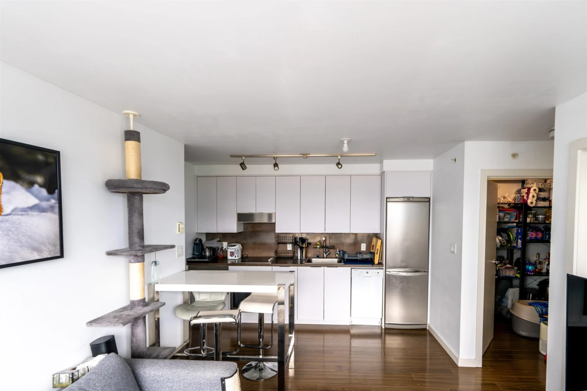 Dining Area Photo of 2301 161 W Georgia Street, Vancouver, BC