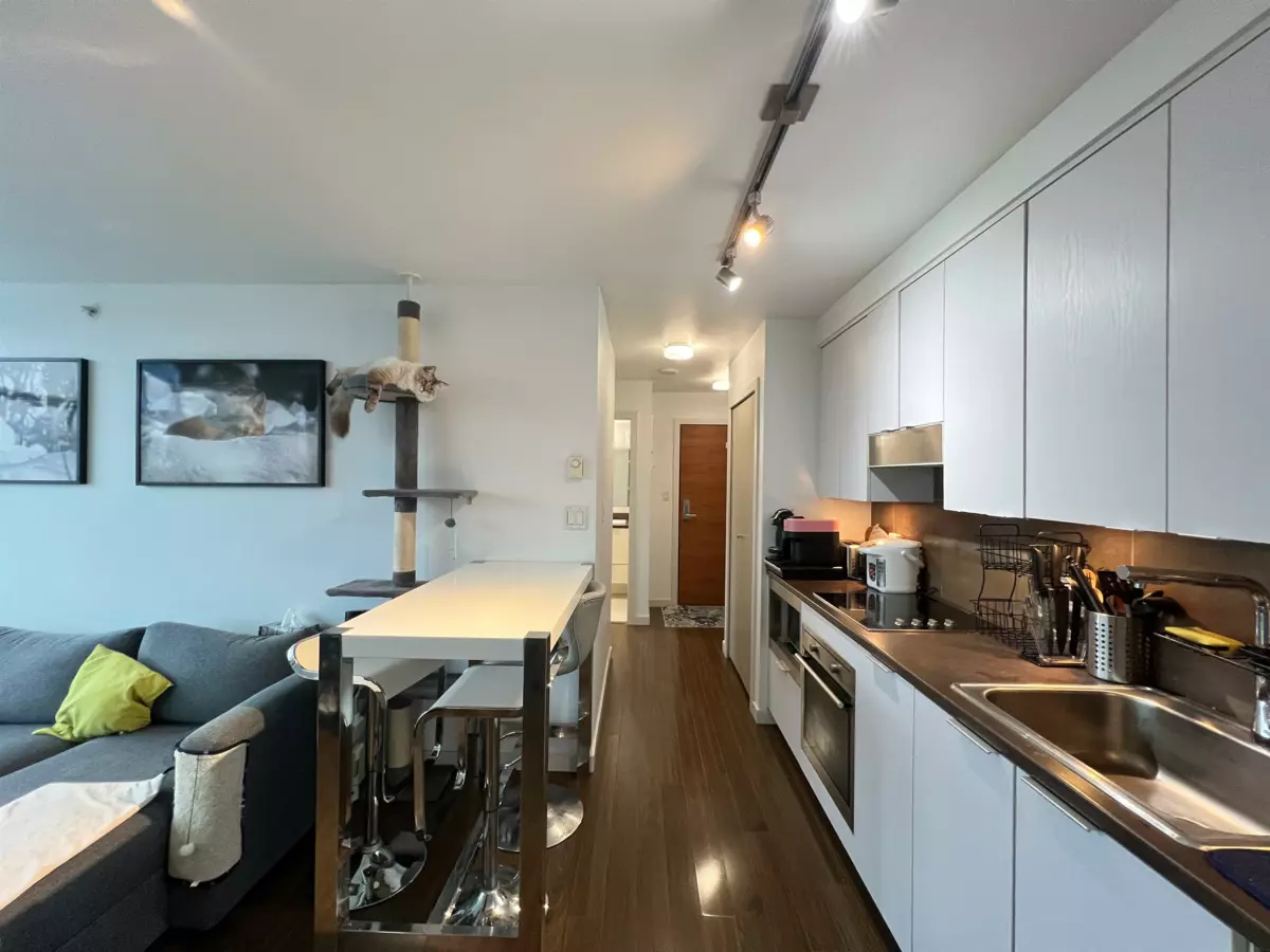 Family Room Photo of 2301 161 W Georgia Street, Vancouver, BC