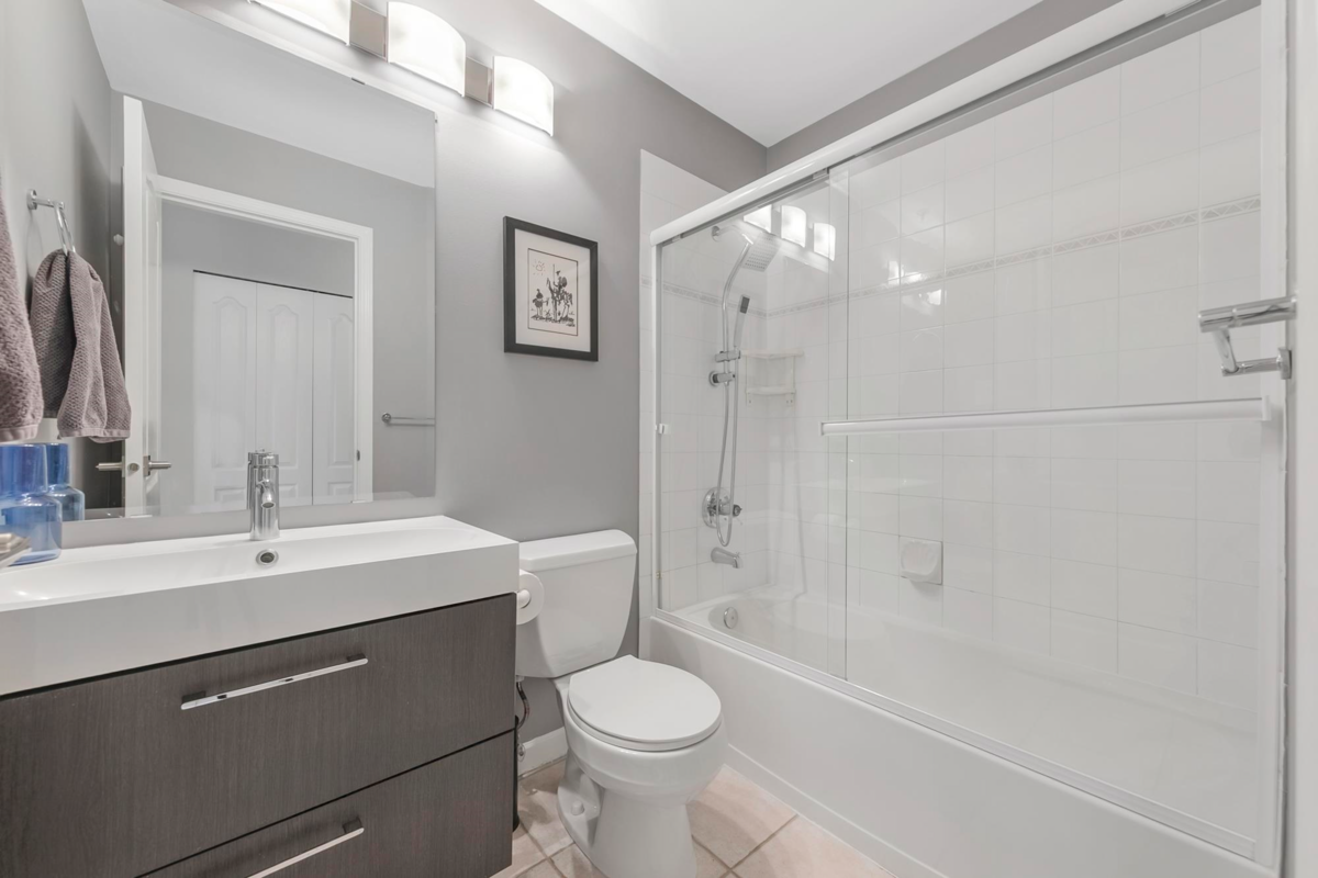 Bedroom 3 Photo of 907 1177 Hornby Street, Vancouver, BC