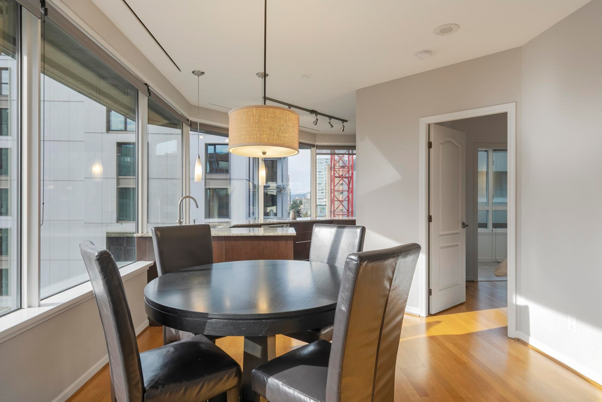 Family Room Photo of 907 1177 Hornby Street, Vancouver, BC