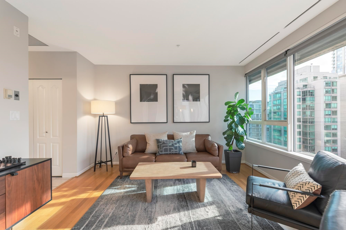 Kitchen Photo of 907 1177 Hornby Street, Vancouver, BC
