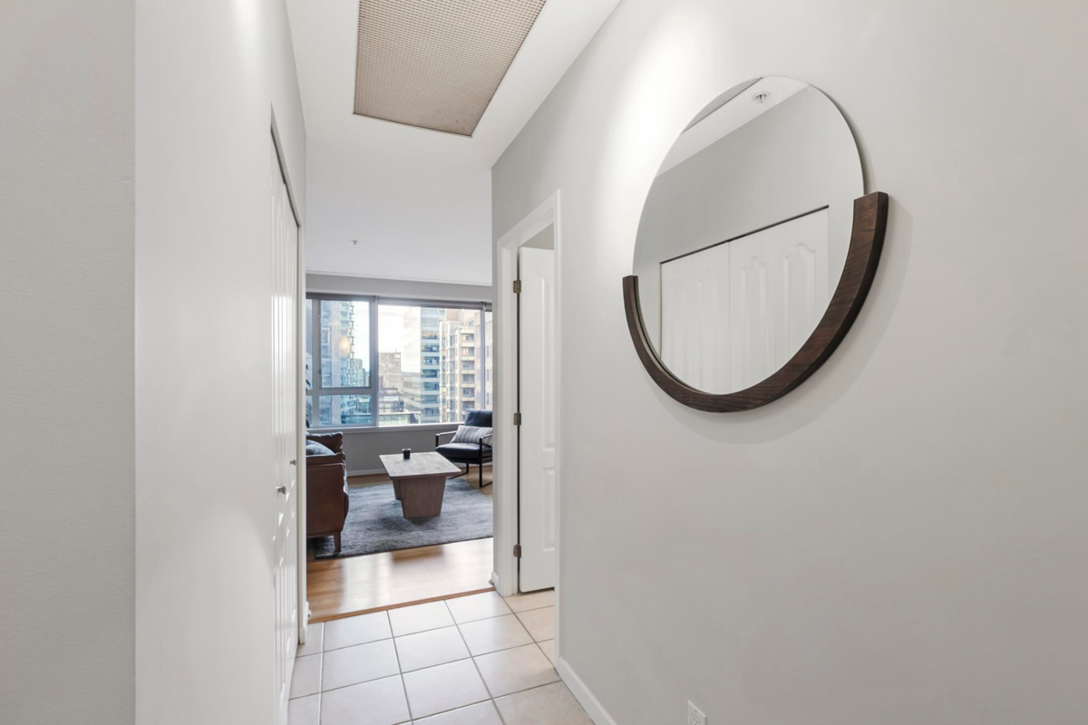 Laundry Room Photo of 907 1177 Hornby Street, Vancouver, BC