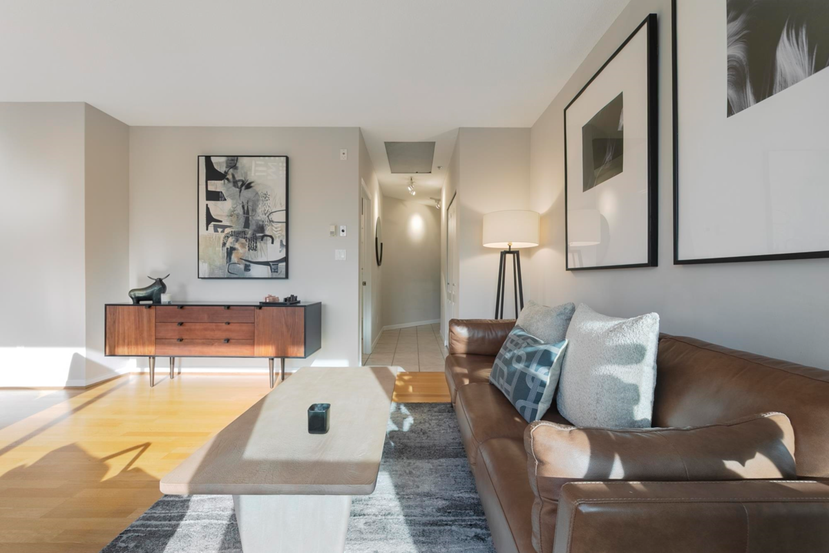 Living Room Photo of 907 1177 Hornby Street, Vancouver, BC