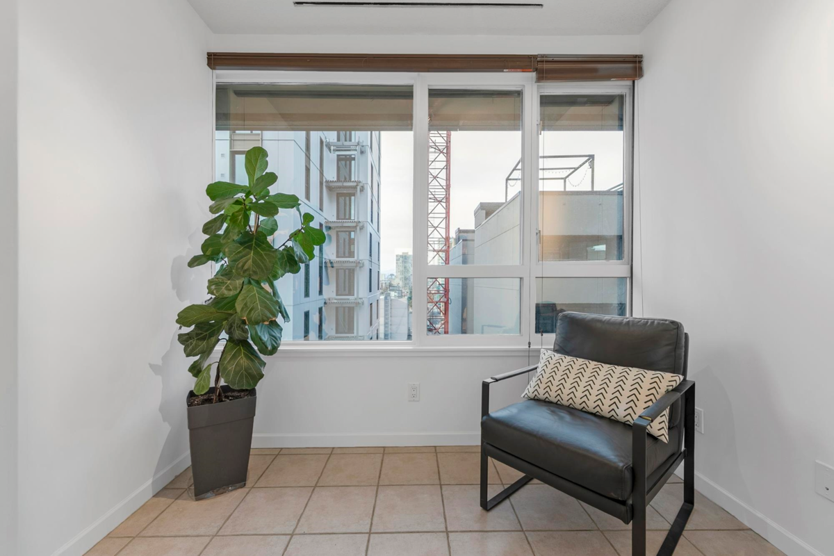 Office / Den Photo of 907 1177 Hornby Street, Vancouver, BC