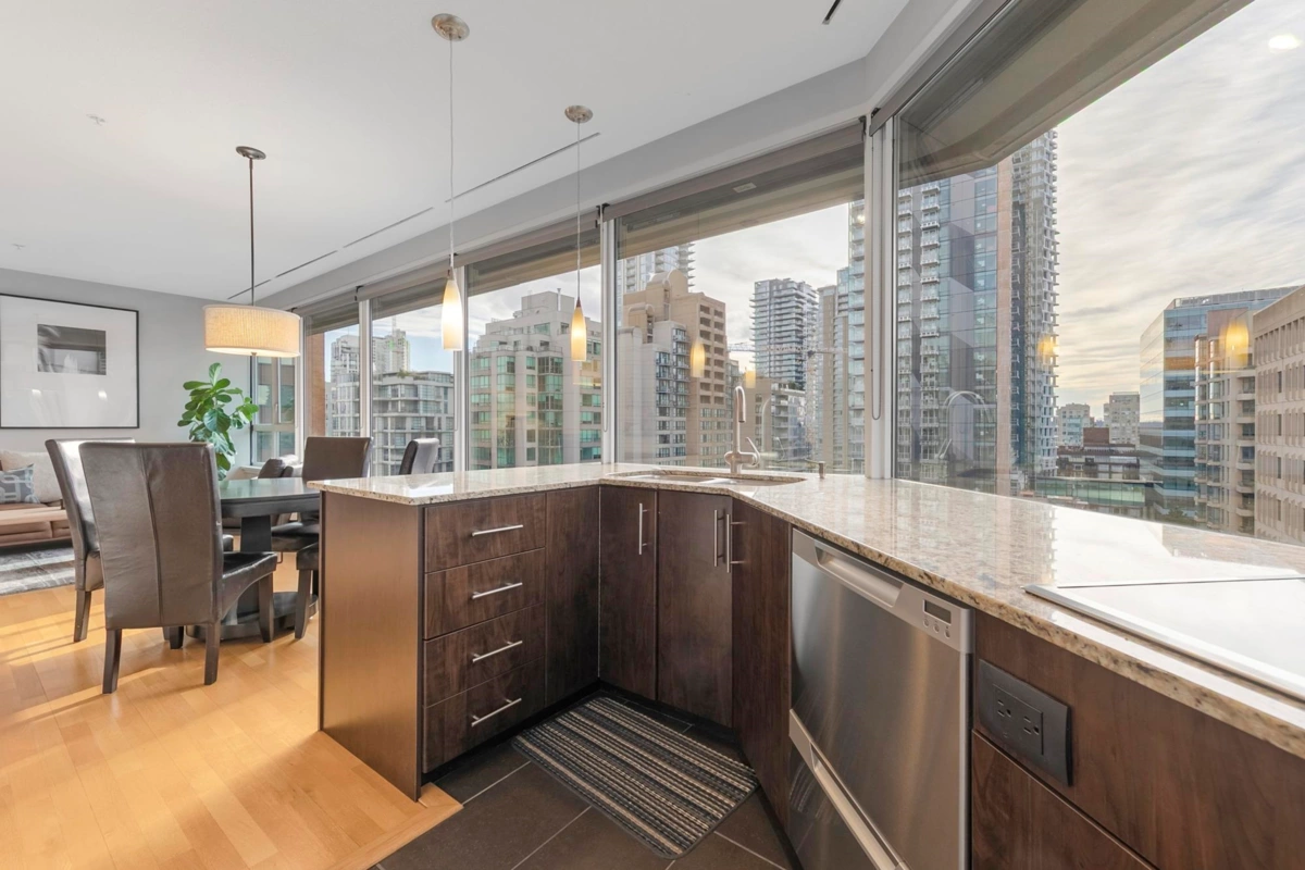 Primary Bathroom Photo of 907 1177 Hornby Street, Vancouver, BC