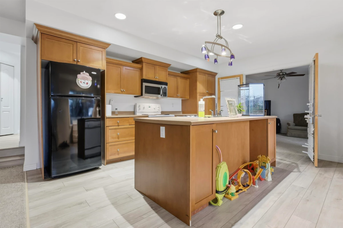 Basement Recreation Room Photo of 23662 Boulder Place, Maple Ridge, BC