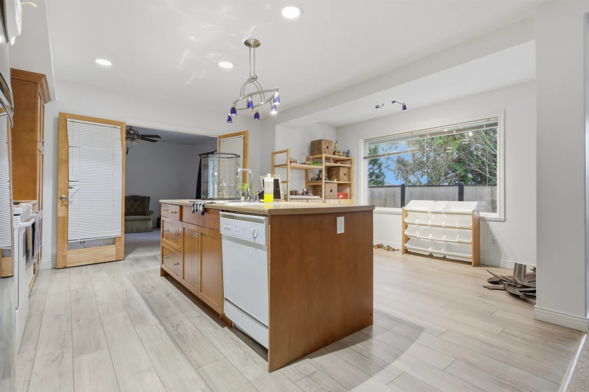 Entry Foyer Photo of 23662 Boulder Place, Maple Ridge, BC